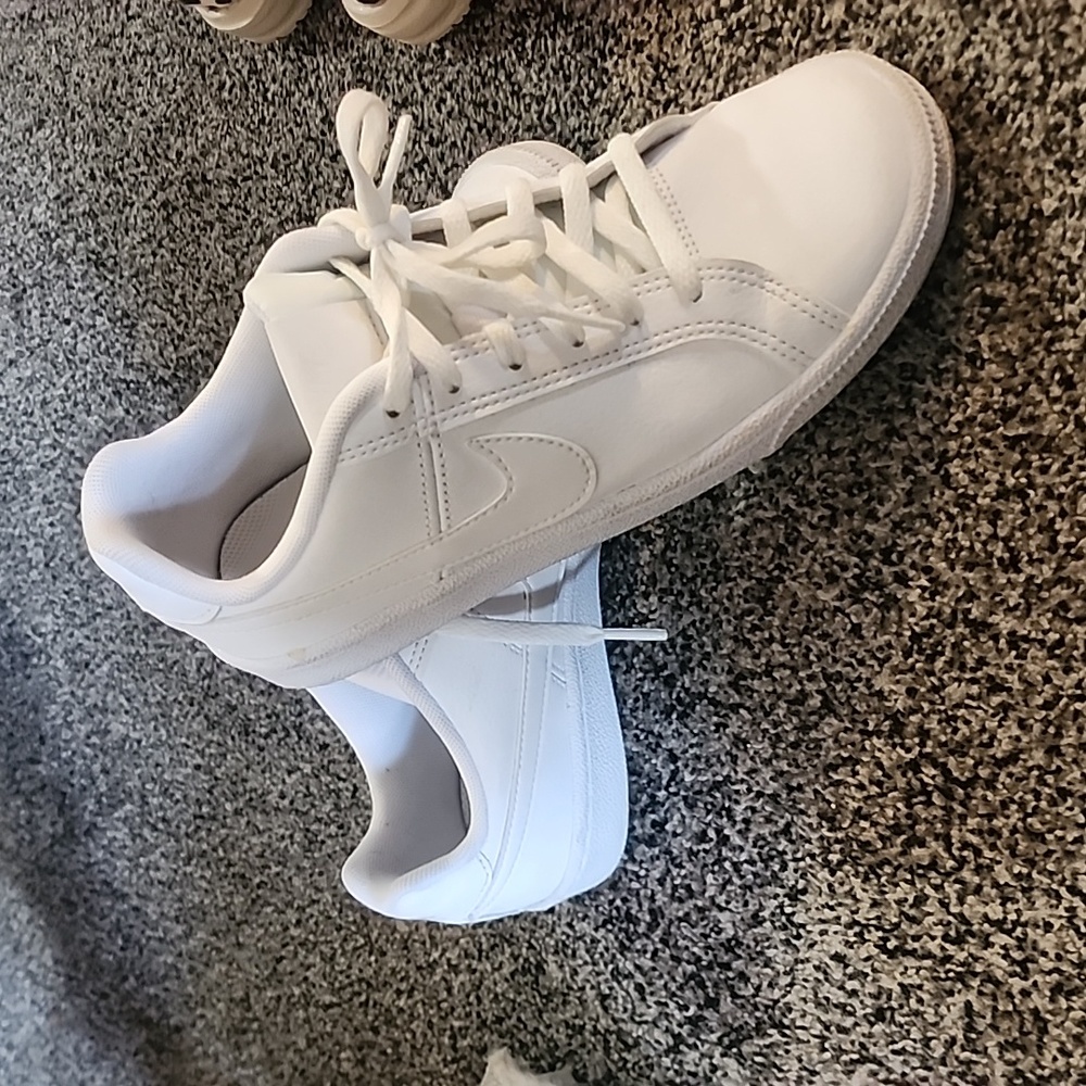 Nike youth size 4. Light wear,  never washed